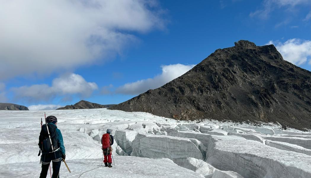 Forskare vid Tarfala forskningsstation på den närbelägna Storglaciären. Foto: Johanna Dahlkvist