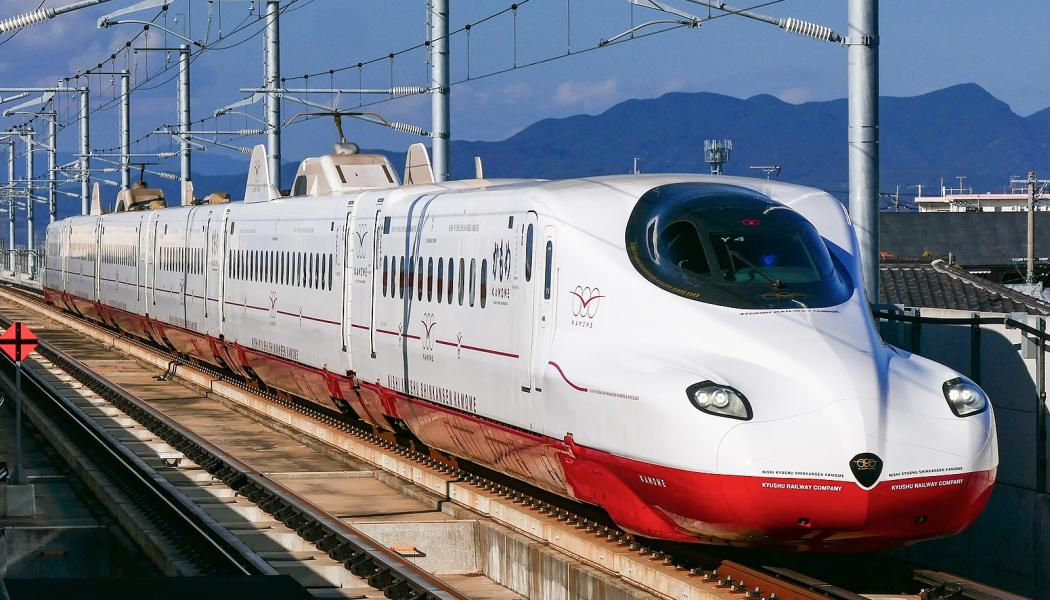 Shinkansen höghastighetståget N700S-8000 i serien (Nishi Kyushu). Foto: Wikipedia Common, kredit: MaedaAkihiko 