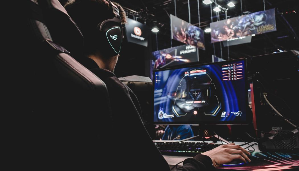 Yalla! Cup är kostnadsfritt, både för deltagande lag och besökare som vill titta eller prova på e-sport. Foto: Florian Olivo/Unsplash