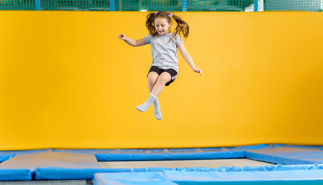 Efter flera rapporter om allvarliga olyckor tog Konsumentverket tidigare initiativ till att ta fram en europeisk standard tillsammans med Svenska institutet för standarder,  samt representanter från trampolinparksbranschen i Sverige och experter från många andra länder. Foto: SIS