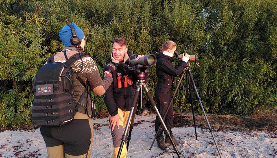 Niclas Lignell och Ida Hansson blir intervjuade under EuroBirdwatch23. Foto: Birdwatch