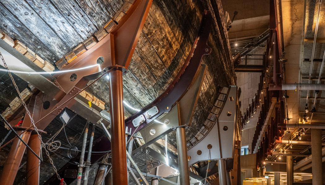 Första stödvaggan av 27 på plats runt skeppet Vasa maj 2024. Foto: 	Anneli Karlsson, Vasamuseet/SMTM.