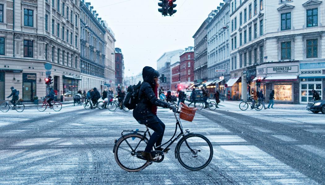Vintercyklister i Köpenhamn. Foto: max adulyanukosol/unsplash