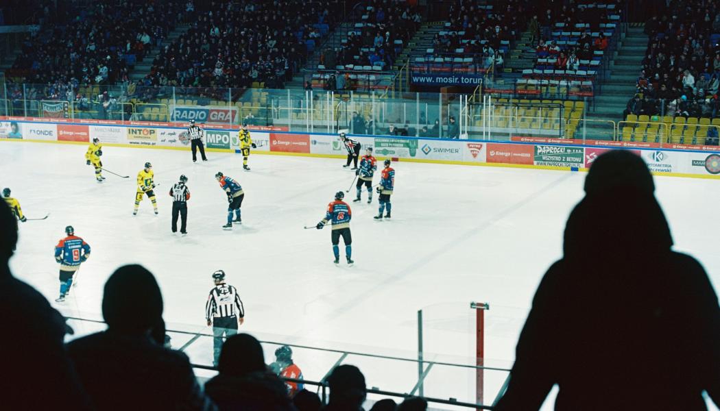 Biljettbedrägerier, oskäligt höga andrahandspriser och säkerhetsbrister har länge varit en mörk baksida av liveevenemang. Foto: Tsimur Asayonak/Unsplash