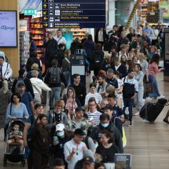 Ali Lorestani/TT: Långa köer var ett vanligt inslag på Arlanda norr om Stockholm under våren och sommaren 2022. Arkivbild.