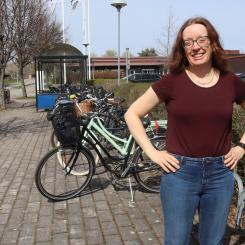 Mer cykling kan ersätta korta bilresor. Jenny Eriksson på VTI är projektledare för regeringsuppdraget om mål för cykling. Foto: Gunilla Rech/VTI