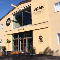 Entrén till Vrak vid invigningen i höstas. Byggnaden är ett båthus i betong från 1941 ritat av arkitekt Paul Hedqvist och som byggts om till museum. Vrak är en del av SMTM, Statens maritima och transporthistoriska museer.