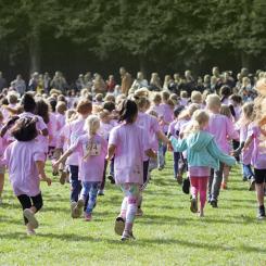 I maj och juni kommer över 30 000 barn att springa Kalvinknatet, Sveriges största barnlopp som arrangeras av Skånemejerier tillsammans med Malmö Allmänna Idrottsförening och lokala idrottsföreningar. Foto: Skånemejerier