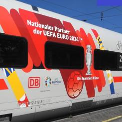 DB räknar med tiotusentals extra passagerare på tågen till spelorterna. Foto: Deutsche Bahn