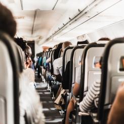 EU-lagstiftningen är förvisso bra, men många resenärer får ändå problem eftersom reglerna inte alltid följs. De föreslagna ändringarna av resereglerna ska förbättra tillsynsmekanismerna och reglerna för ersättning till flygpassagerare. Foto: gerrie van der walt/unsplash
