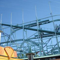 Jetline på Gröna Lund. Foto: Jolleman/Wikimedia Commons/https://commons.wikimedia.org/wiki/File:Jetline_Gr%C3%B6na_Lund_07_06_09.JPG