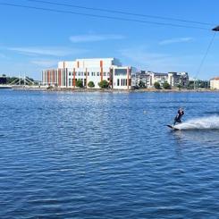 Genom att kommunen tillfälligt tar över driften tillfälligt blir anläggningen mer tillgänglig för allmänheten till ett rimligt pris. Foto: Jönköping kommun