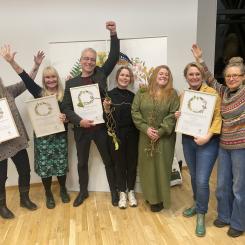 Samtliga mottagare av Årets naturvägledning 2023: Pia Enocson, Martina Kiibus, Mats Ottosson, Karin Gyllenklev, Linnea Rollgard, Elin Johansson och Martita Grufvik. Foto: SLU Centrum för naturvägledning