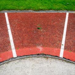 Renoveringsbehov är vanligt när det gäller idrottsanläggningar och miljöer - här friidrottsarena. Foto: Bildbyrån