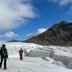 Forskare vid Tarfala forskningsstation på den närbelägna Storglaciären. Foto: Johanna Dahlkvist