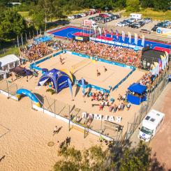 – Swedish Beach Tour är ett omtyckt evenemang som alltid lockar stor publik så att vi i år får den stora tourfinalen är fantastiskt. Vi kommer att få se beachvolley av allra högsta klass med den där härliga stämningen som det alltid blir nere på Långviken, säger Marcus Larsson, chef för enheten Evenemang och möten, Destination Kalmar. Foto: Johannes Norlander