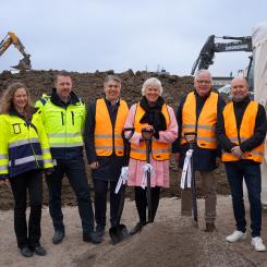 Maria Almesåker, Tekniska verken (Styrelseordförande), Conny Udd – Tekniska verken (VD och koncernchef), Niklas Borg, Kristina Edlund, Peter Vestberg – Lejonfastigheter (Styrelseordförande) samt Micael Antamo – Lejonfastigheter (VD). Foto: Lejonfastigheter