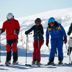 Fortsatt svemestertrend i fjällen - 2,1 miljoner svenskar åkte skidor senaste året. Foto: SLAO